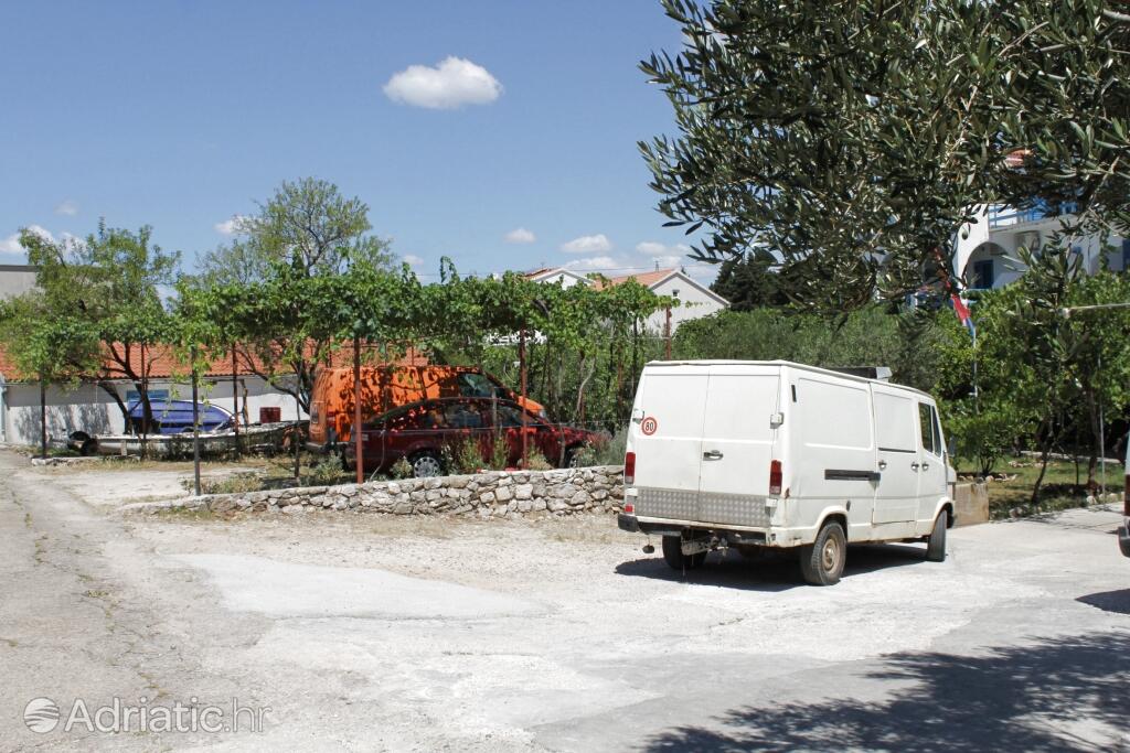 Parking lot - Apartments by the sea Sućuraj, Hvar