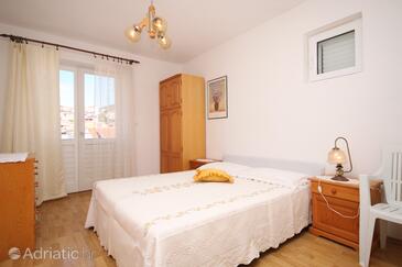 Apartmány s parkovištěm Hvar - 4004