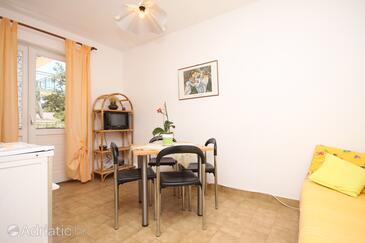 Apartmány s parkovištěm Hvar - 4004