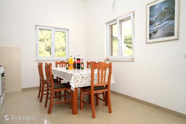 Skozanje, Salle à manger dans l’hébergement en type apartment, WiFi.