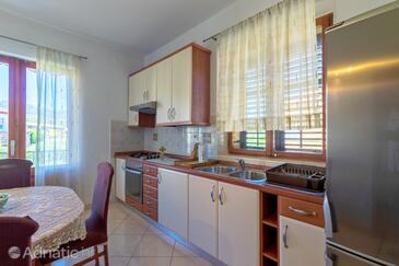 Apartmaji in sobe s parkingom Jelsa, Hvar - 4028