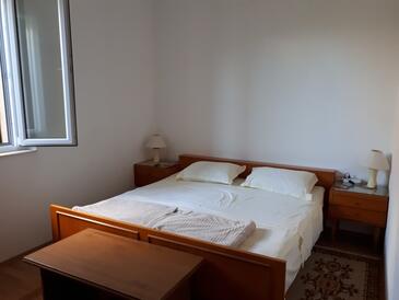 Apartments and rooms with parking space Jelsa, Hvar - 4028