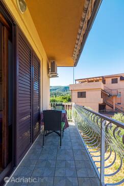 Apartmaji in sobe s parkingom Jelsa, Hvar - 4028