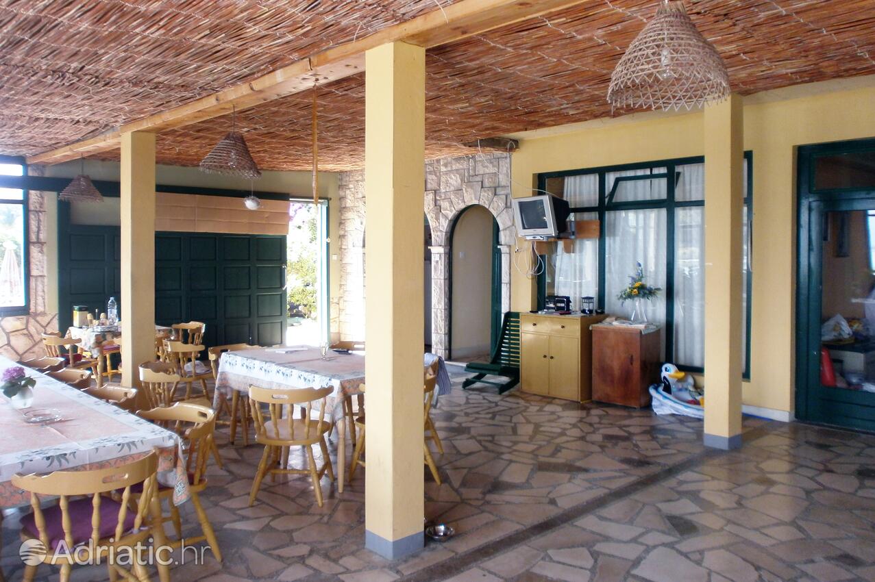 Dvůr - Apartmány a pokoje u moře Sućuraj, Hvar