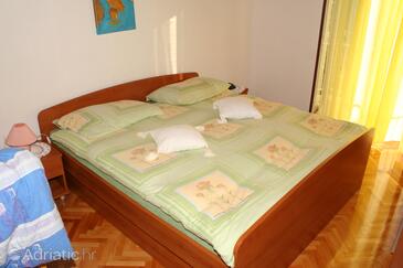 Apartments with parking space Hvar - 4037