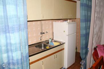 Apartments with parking space Hvar - 4037