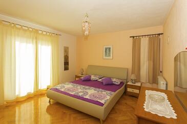 Apartments with swimming pool Hvar - 4047