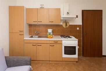 Apartments with swimming pool Hvar - 4047