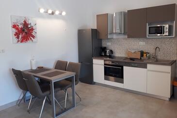 Ferienwohnungen am Meer mit Pool Mudri Dolac, Hvar - 4050