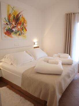 Appartementen aan zee met zwembad Mudri Dolac, Hvar - 4050