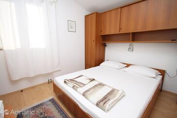 Apartmány a pokoje s parkovištěm  Njivice, Krk - 408