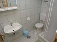 Kustići, Salle de bain dans l’hébergement en type apartment, animaux acceptés et WiFi.