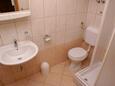 Kustići, Bagno nell'alloggi del tipo apartment, animali domestici ammessi e WiFi.