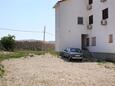 Kustići, Pag, Parking lot 4087 - Apartments near sea with pebble beach.