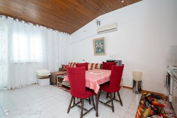 Apartmani uz more Stara Novalja, Pag - 4099