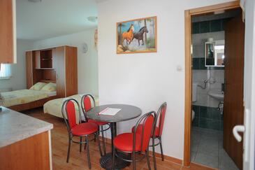 Eetkamer Caska, Eetkamer in accommodatietype studio-apartment, huisdieren toegestaan en WiFi.
