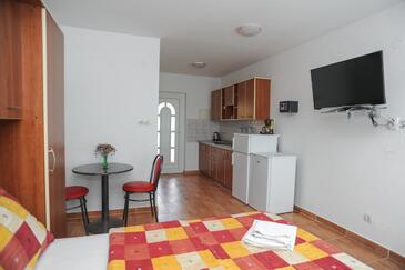 Salle à manger Caska, Salle à manger dans l’hébergement en type studio-apartment, WiFi.
