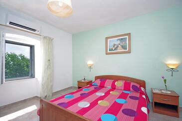 Apartments by the sea Košljun, Pag - 4111