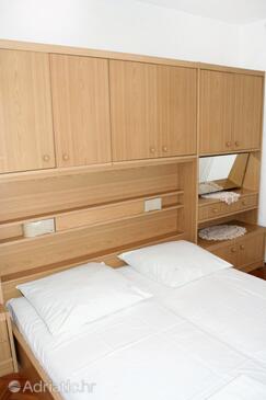 Apartments with parking space Pag - 4112