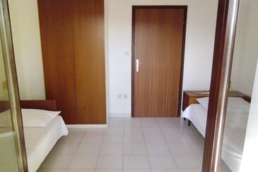 Apartments with parking space Pag - 4112