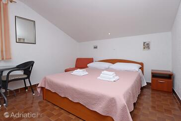 Apartmani s parkingom Kornić, Krk - 415