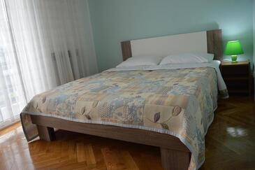 Apartmanok és szobák parkolóhellyel Vodice - 4164