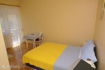 Apartments with parking space Vodice - 4172