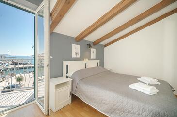 Apartments by the sea Tribunj, Vodice - 4174