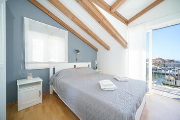 Apartments by the sea Tribunj, Vodice - 4174