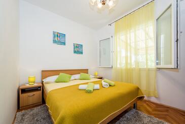 Apartments by the sea Bilo, Primošten - 4176