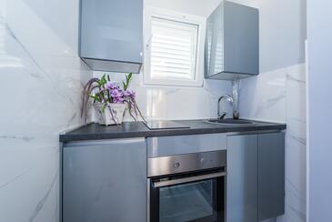 Apartments by the sea Bilo, Primošten - 4176