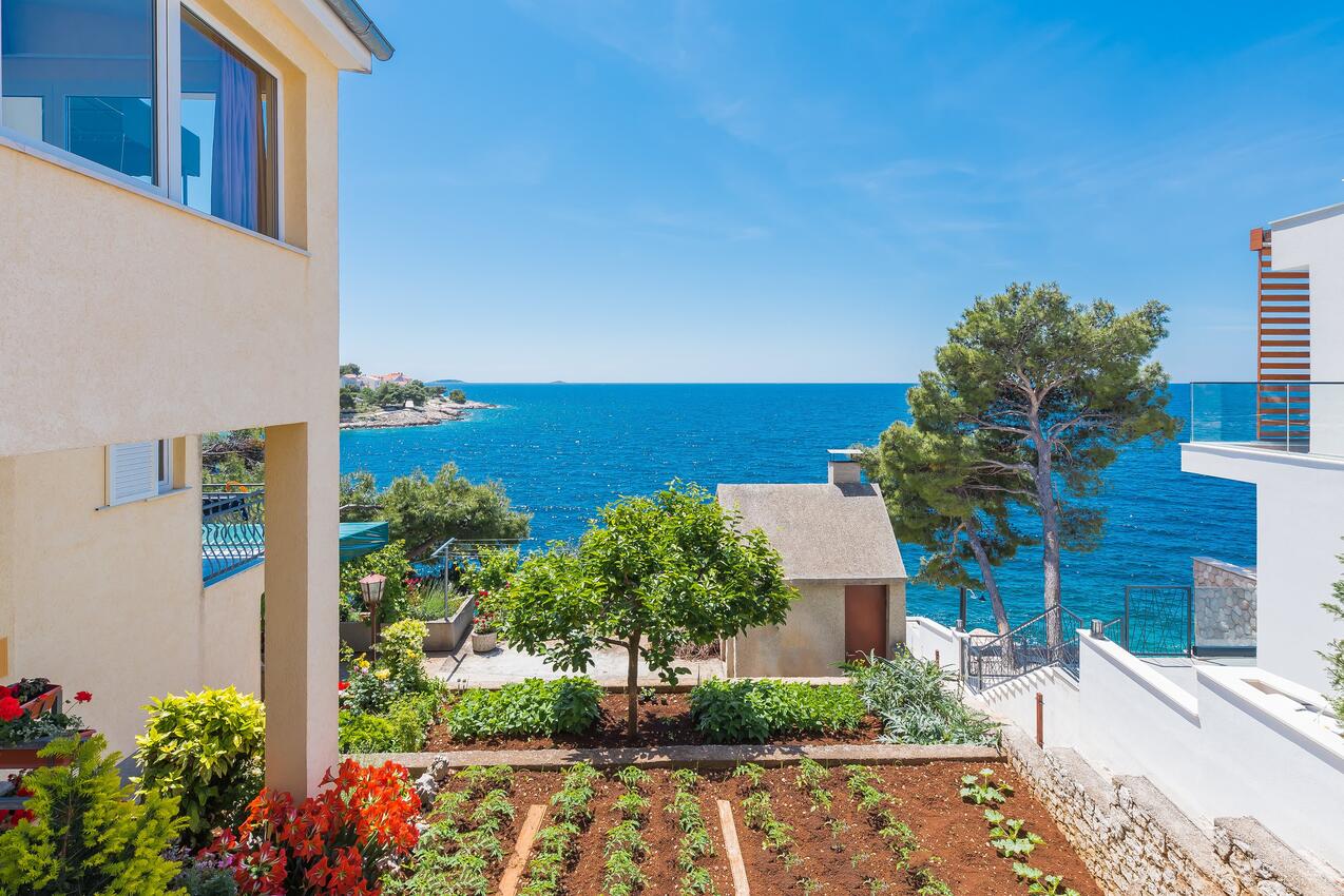 Giardino - Appartamenti accanto al mare Bilo, Capocesto - Primošten