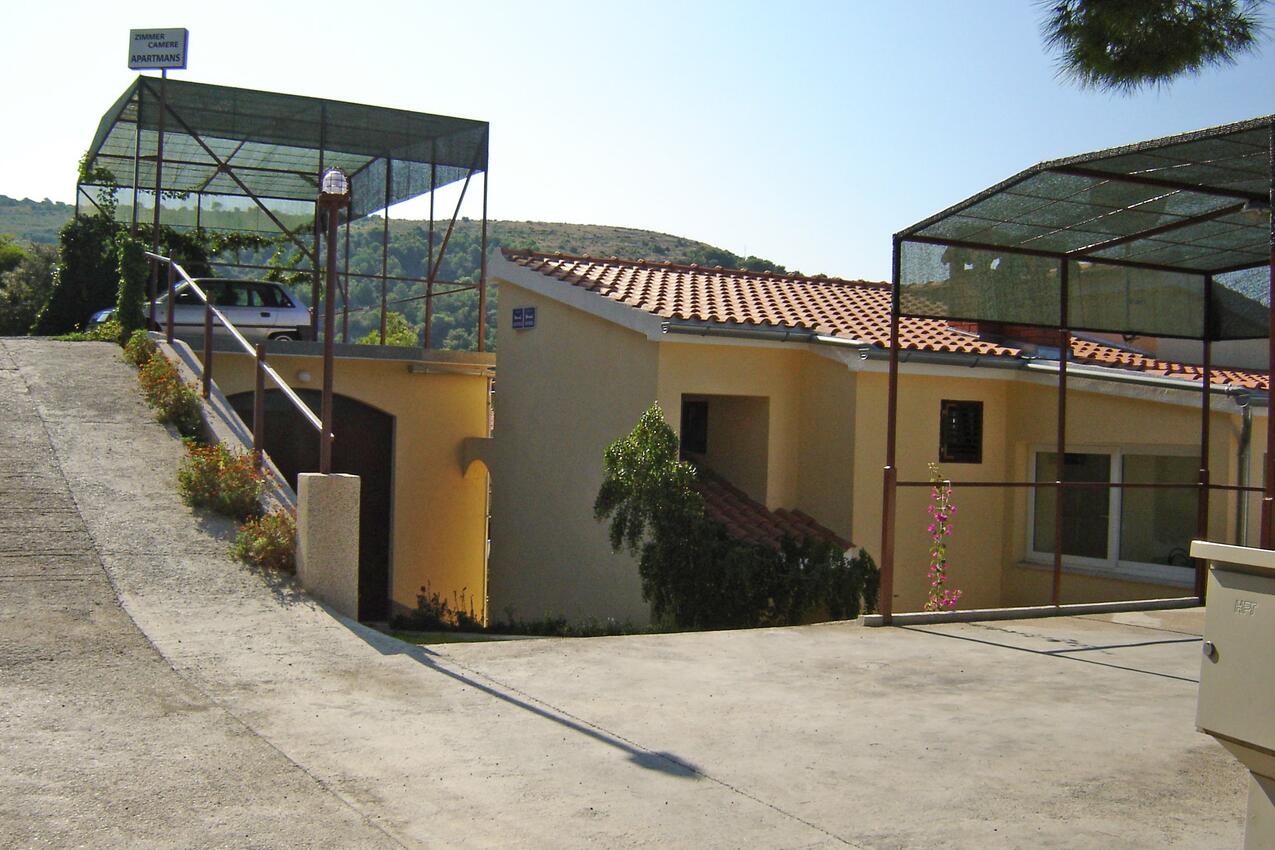 Parcheggio - Appartamenti accanto al mare Bilo, Capocesto - Primošten