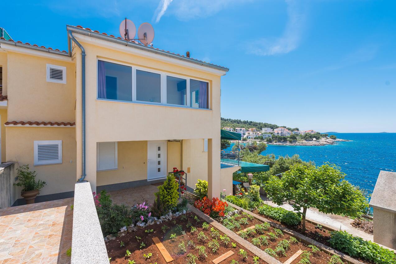 Alloggio - Appartamenti accanto al mare Bilo, Capocesto - Primošten