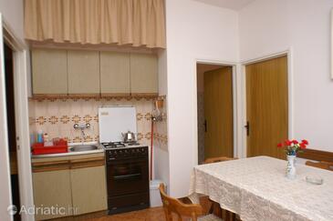 Apartmani uz more Vodice - 4179