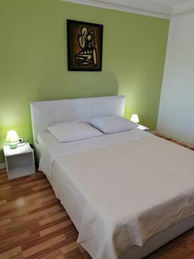 Lejligheder til familier med børn Vodice - 4181