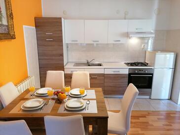 Lejligheder til familier med børn Vodice - 4181