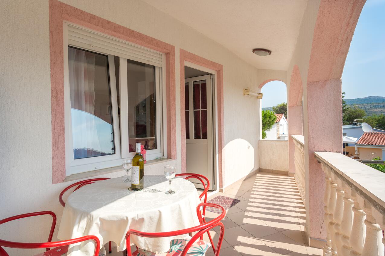 Apartmani uz more Rogoznica - 4186