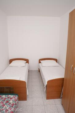 Apartments by the sea Bilo, Primošten - 4189