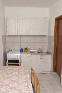 Apartments by the sea Bilo, Primošten - 4189