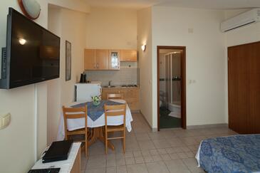 Apartamente lângă mare Bilo, Primosten - 4191