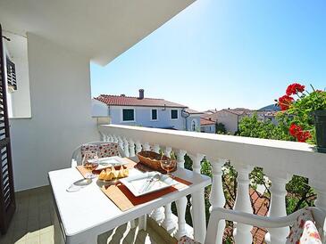 Apartmani s bazenom pogodni za obitelji s djecom Tribunj, Vodice - 4211