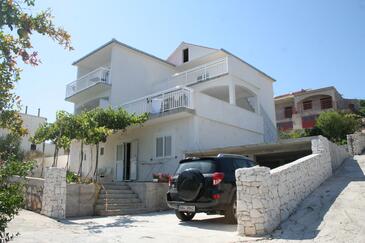 Apartments with terrace Rogoznica, North Dalmatia