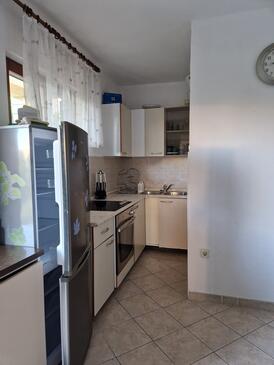 Ferienwohnungen mit Parkplatz Rogoznica - 4218