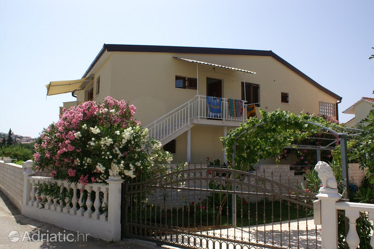 Apartmaji s parkingom Rogoznica - 4218