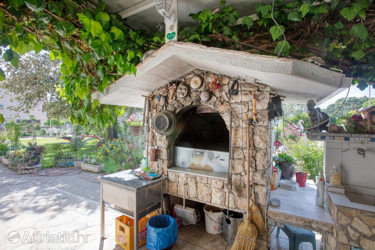Dvůr - Apartmány s parkovištěm Zablaće, Šibenik
