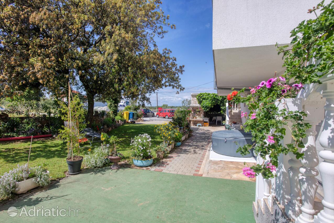 Dvůr - Apartmány s parkovištěm Zablaće, Šibenik