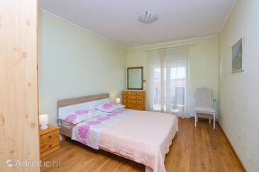 Apartments by the sea Brodarica, Šibenik - 4221