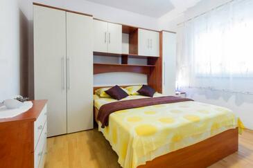 Apartmani s bazenom Vodice - 4231