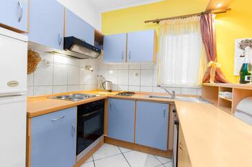 Apartmani s bazenom Vodice - 4231